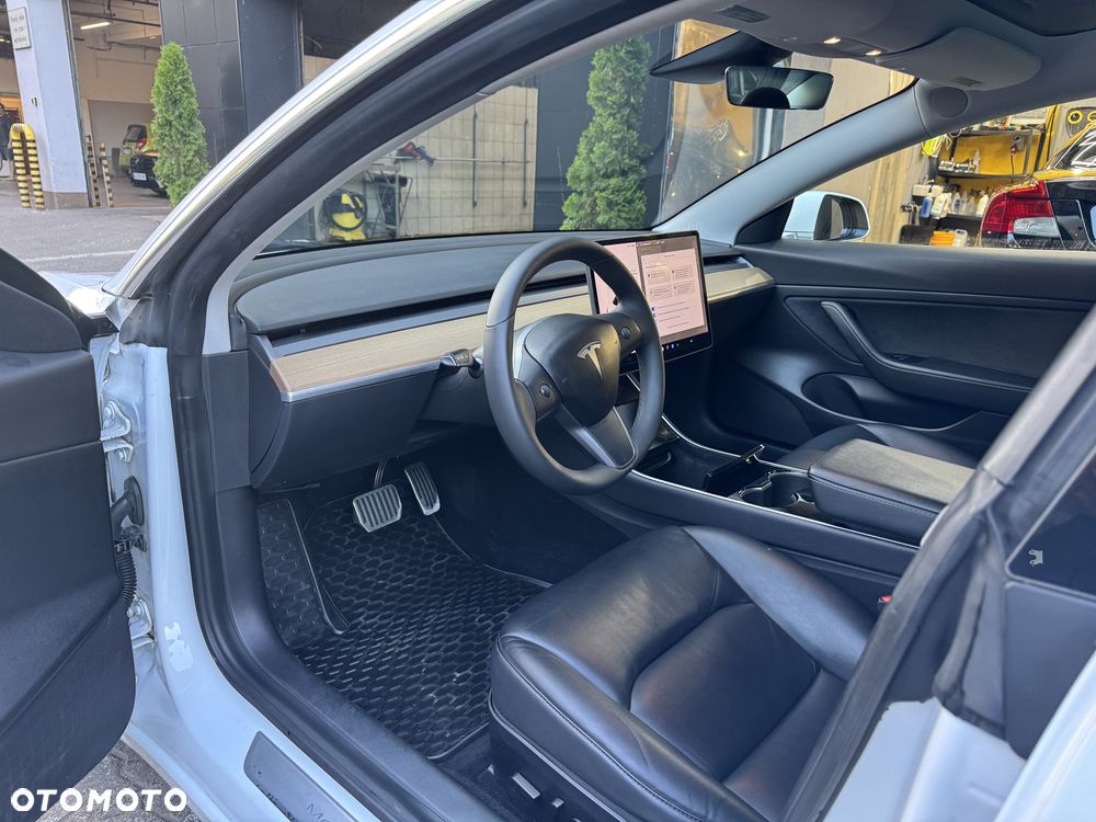 Tesla Model 3 Standard Range Plus - 10