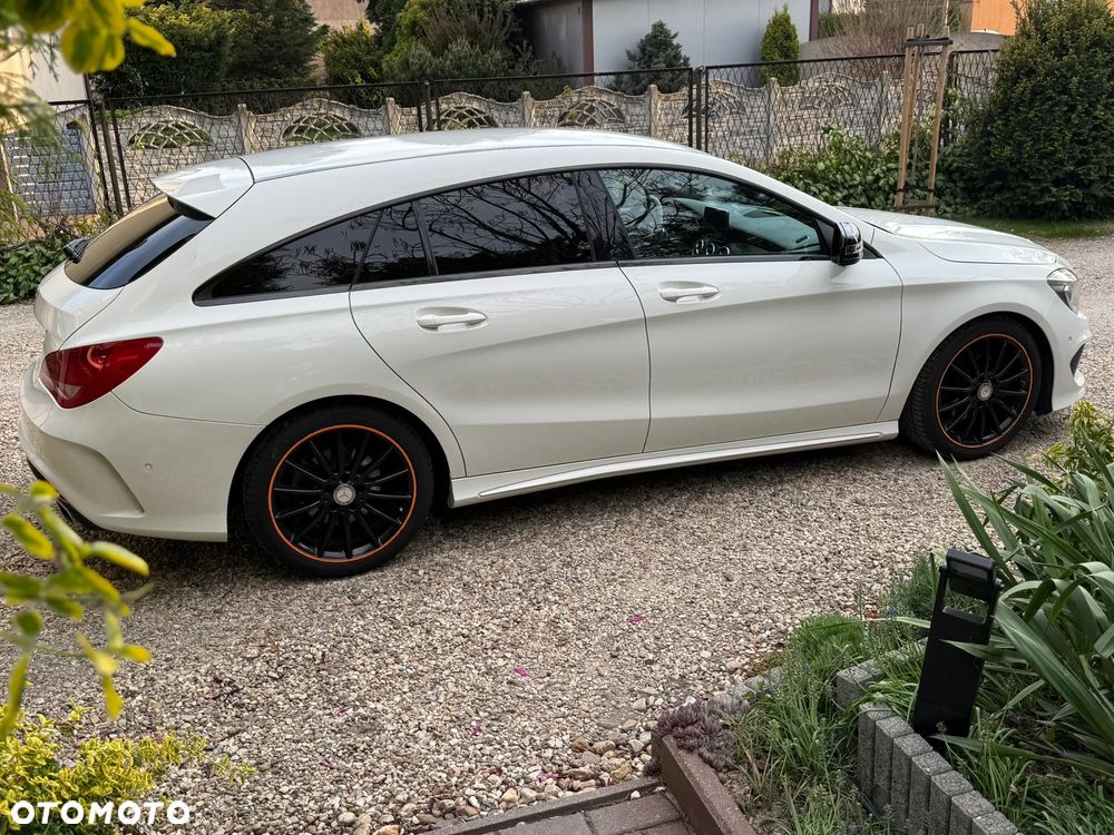 Mercedes-Benz CLA 200 7G-DCT Orange Art Edition - 11