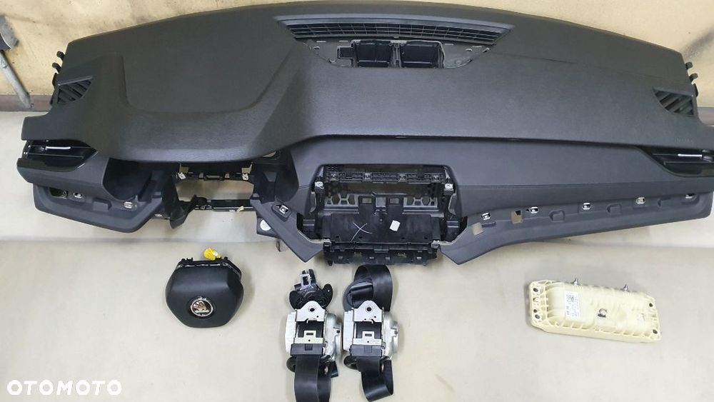 Skoda Octavia IV 2020 Deska kokpit konsola poduszka pasy - 1