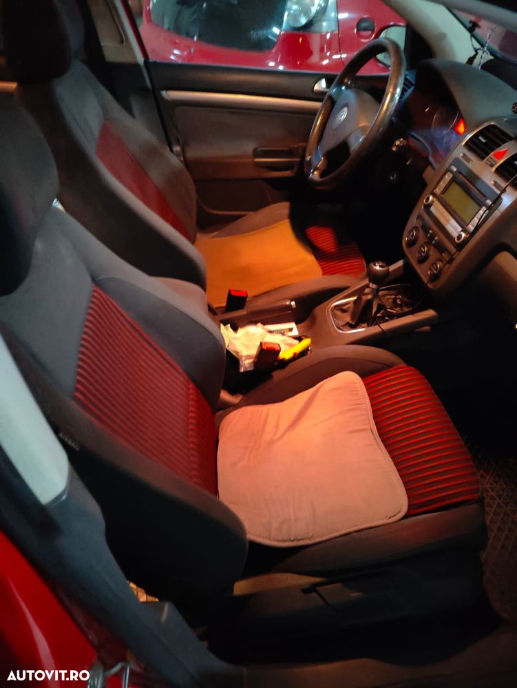 Volkswagen Golf 1.6 FSI Sportline - 7