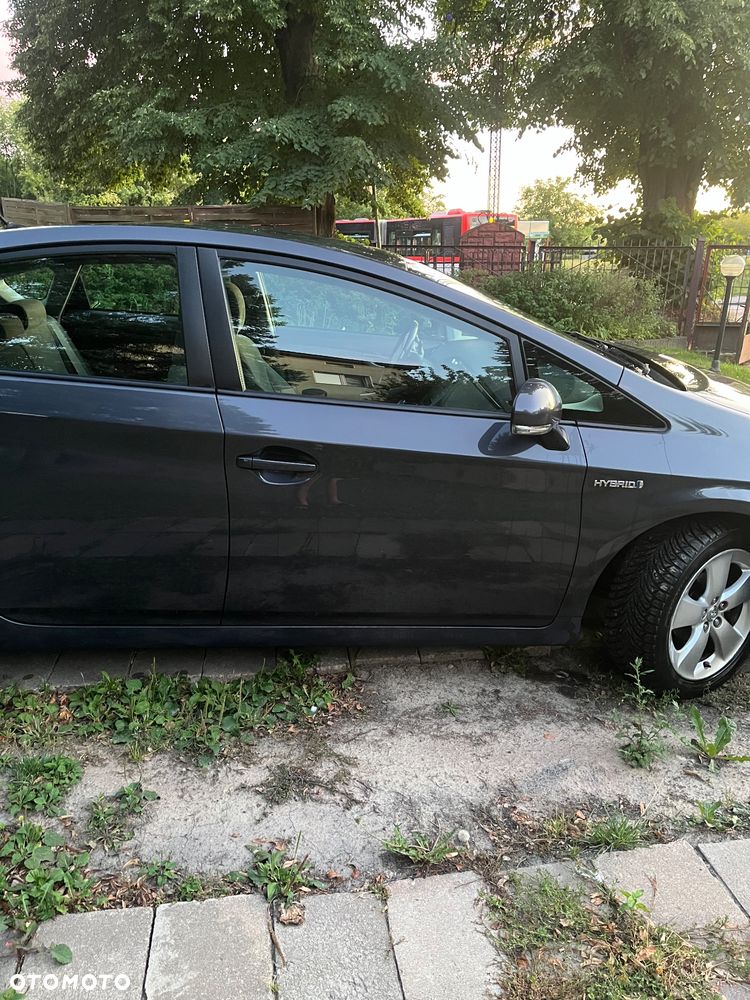 Toyota Prius (Hybrid) - 12