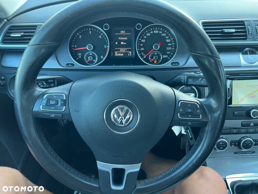 Volkswagen Passat 1.6 TDI BMT Comfortline - 28