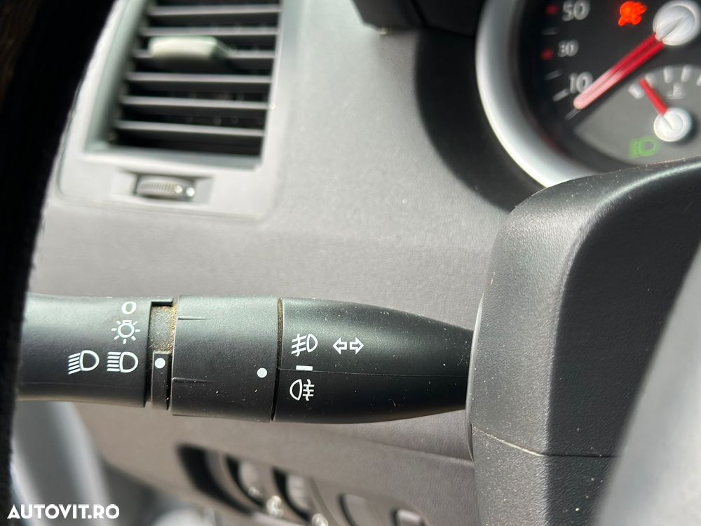 Renault Megane II Estate 1.6 Pack Authentique - 18