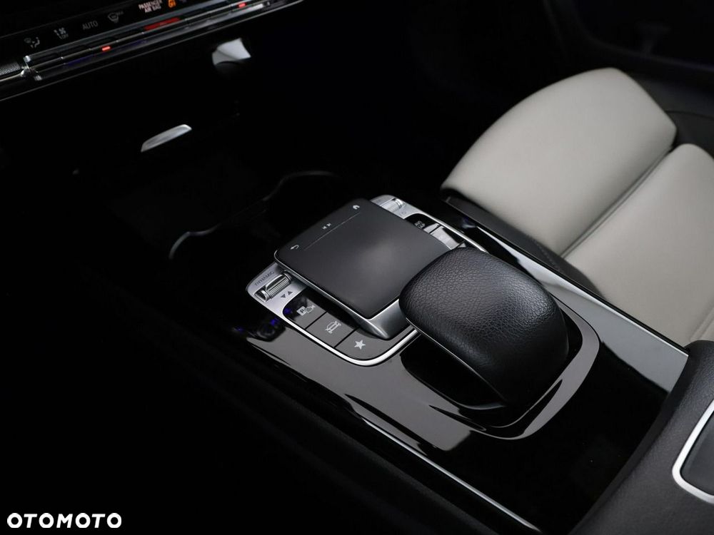 Mercedes-Benz Klasa A 250 7G-DCT - 32