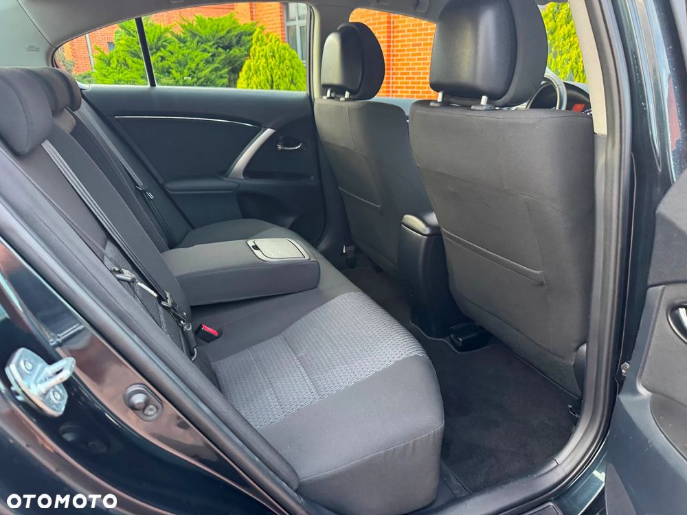 Toyota Avensis 1.6 Premium - 8