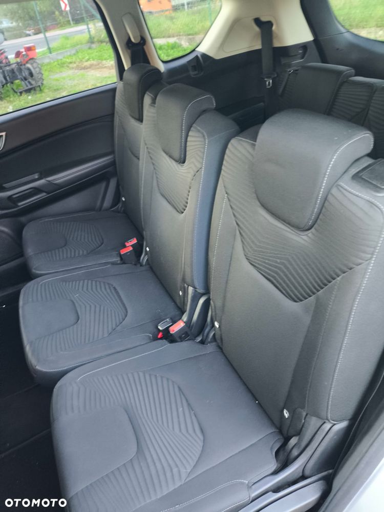 Ford S-Max - 11