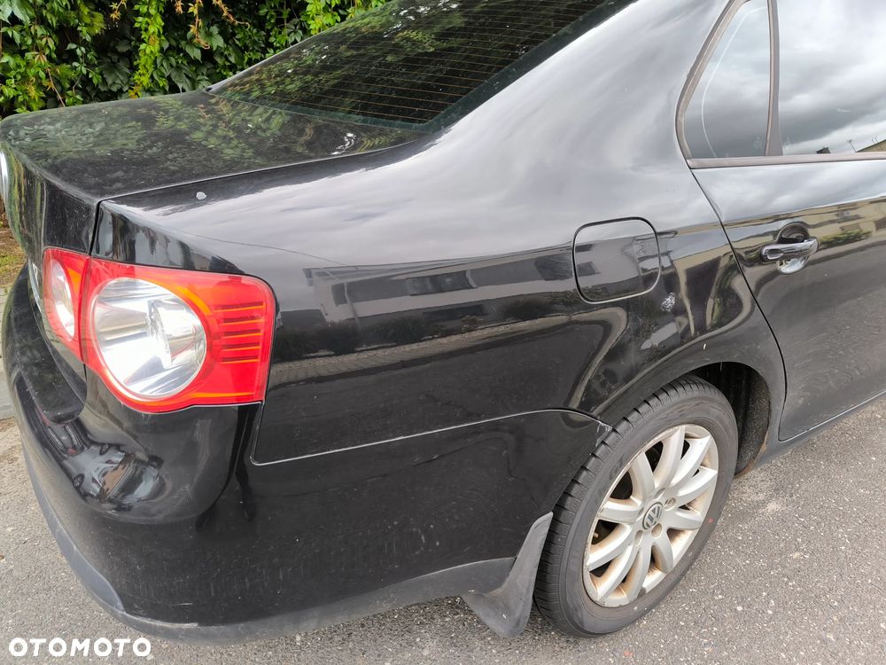 Volkswagen Jetta 1.9 TDI Comfortline - 4