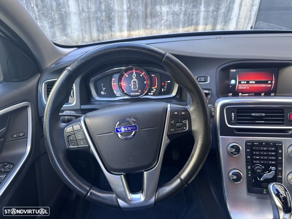 Volvo V60 Cross Country 2.0 D3 Pro Geartronic - 11