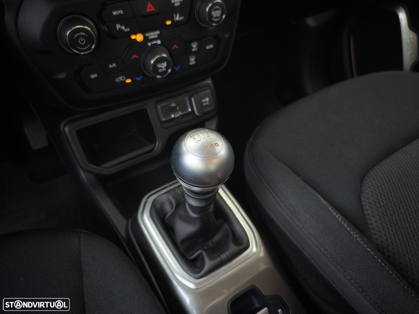 Jeep Renegade 1.0 T Limited - 21