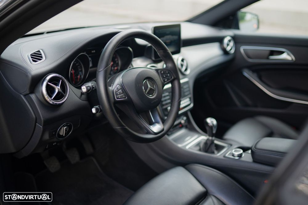 Mercedes-Benz CLA 200 d Shooting Brake Urban - 3