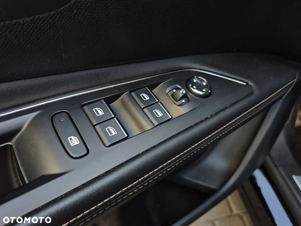 Peugeot 5008 PureTech 180 EAT8 Stop & Start GT - 26