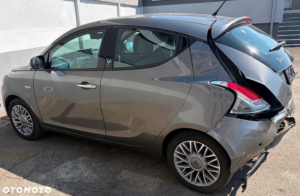 Lancia Ypsilon 1.2 8V Gold - 32