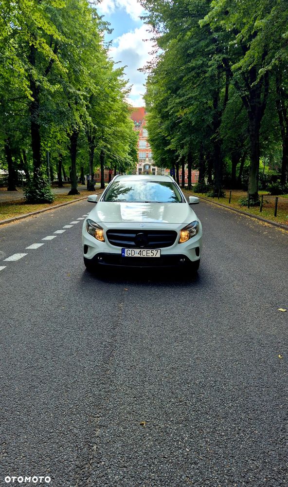 Mercedes-Benz GLA 250 4Matic 7G-DCT - 3