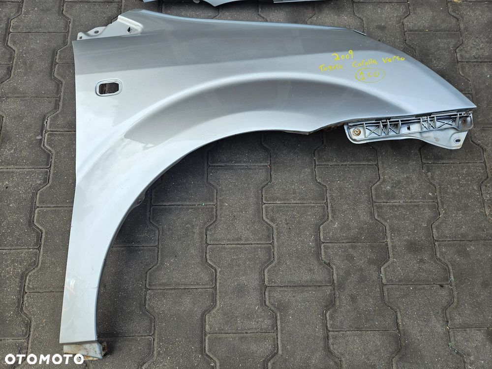 Toyota Corolla Verso Błotnik przód przedni prawy lewy 1C0 - 1