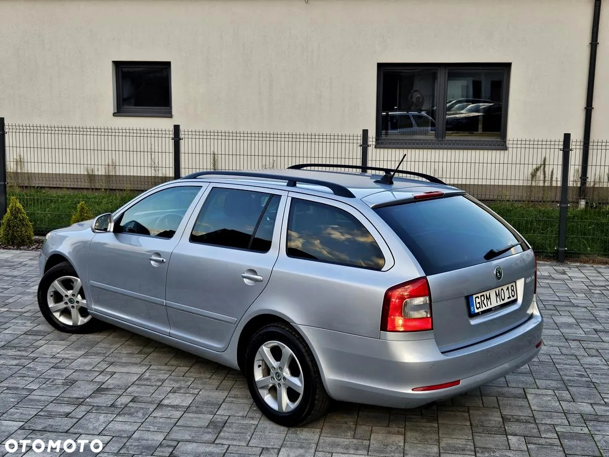 Skoda Octavia Combi 2.0 TDI DPF DSG FAMILY - 9