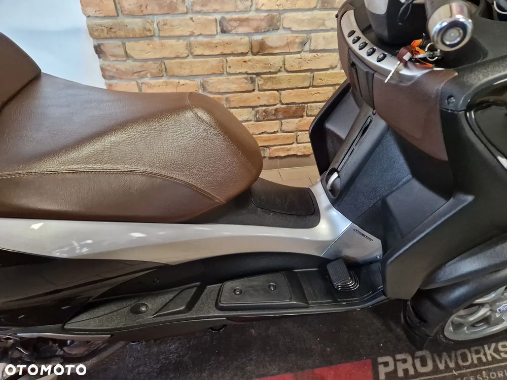 Piaggio MP-3 - 34