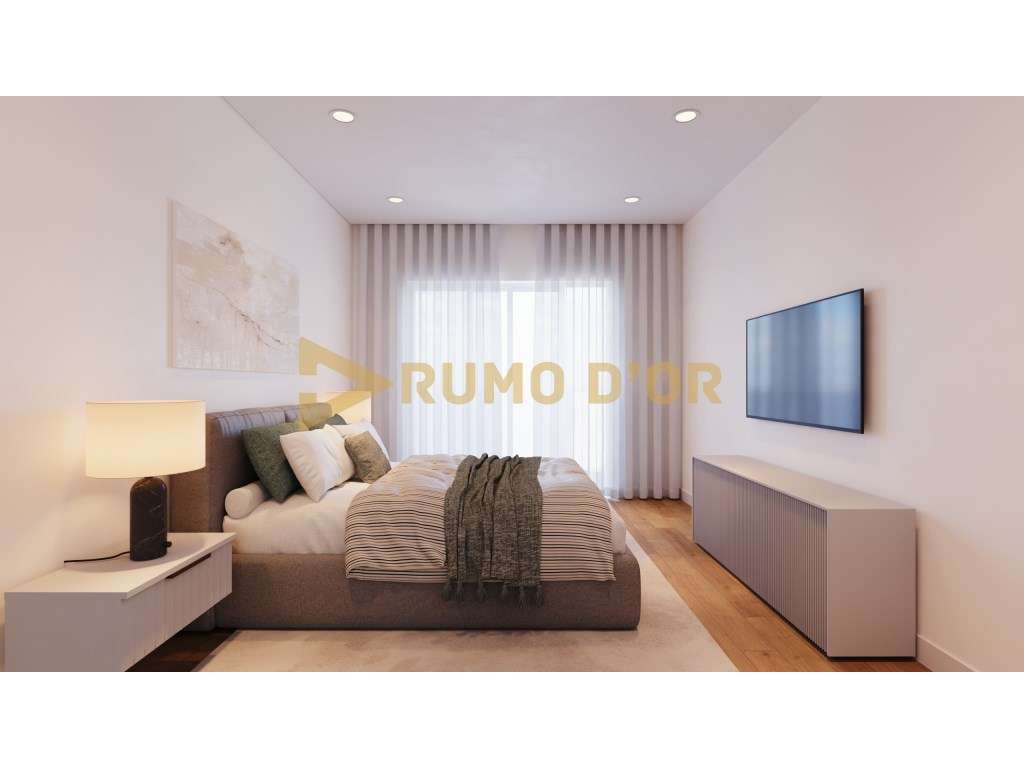 Apartamento T4 c/ varanda e parqueamento - Grande imagem: 3/12