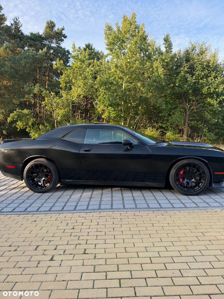 Dodge Challenger - 2