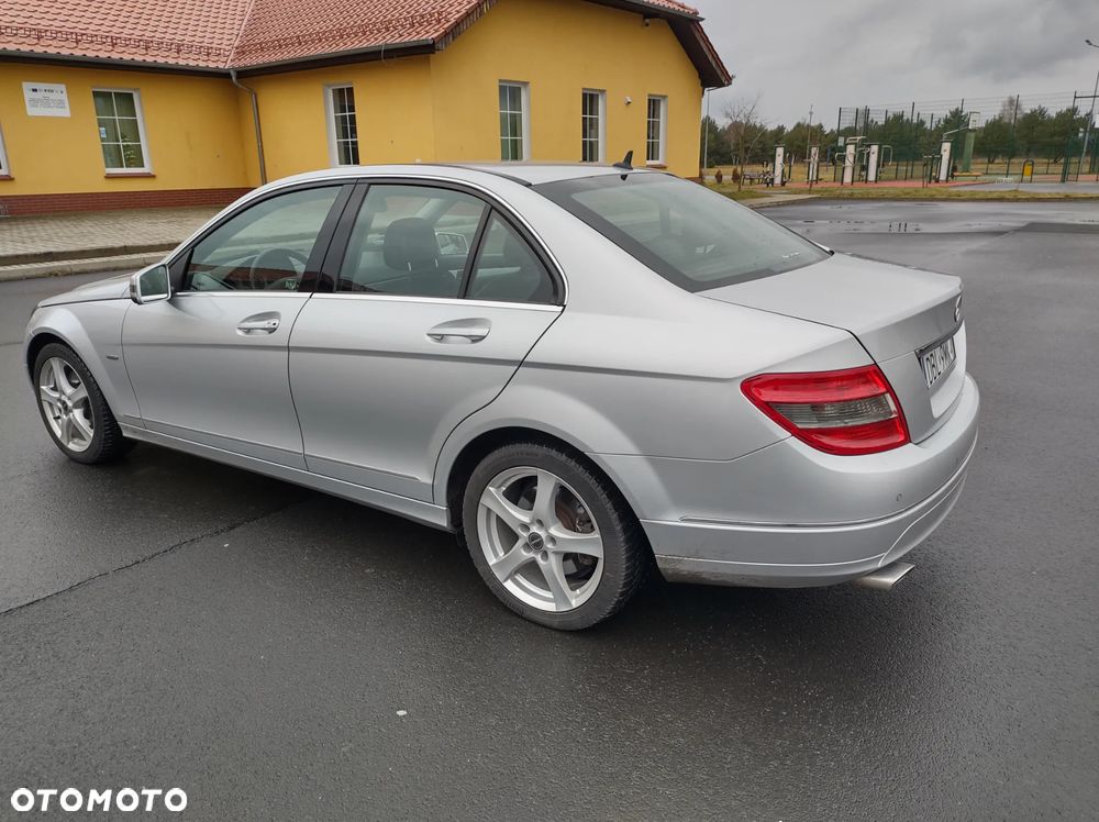 Mercedes-Benz Klasa C 320 T CDI 7G-TRONIC Avantgarde DPF Sport Edition - 4