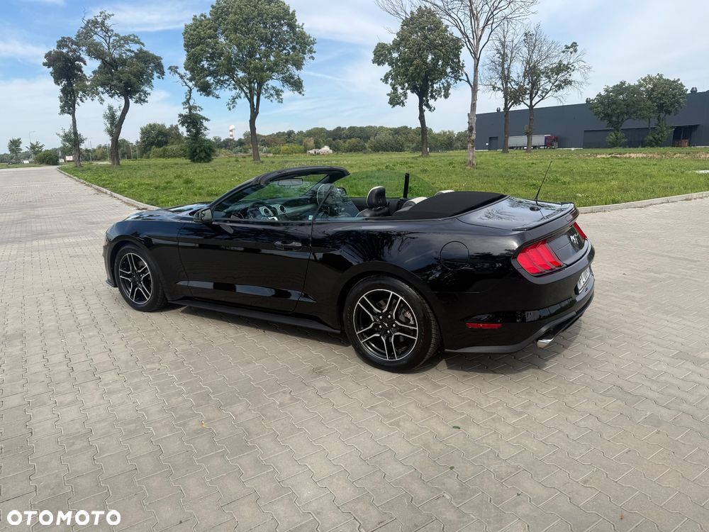 Ford Mustang - 25