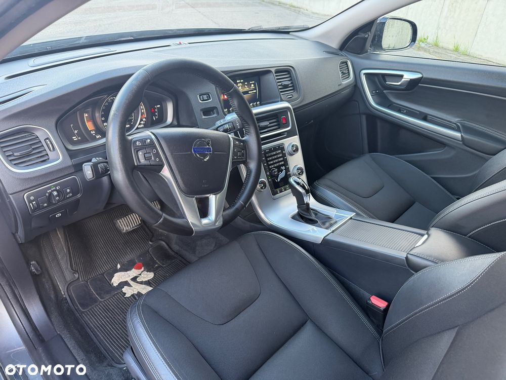 Volvo V60 D4 Geartronic Summum - 11