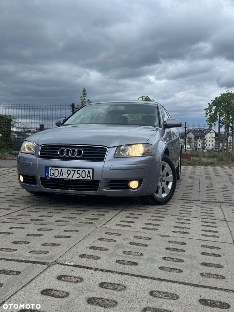 Audi A3 3-drzwiowe 1.6 FSI Attraction - 1