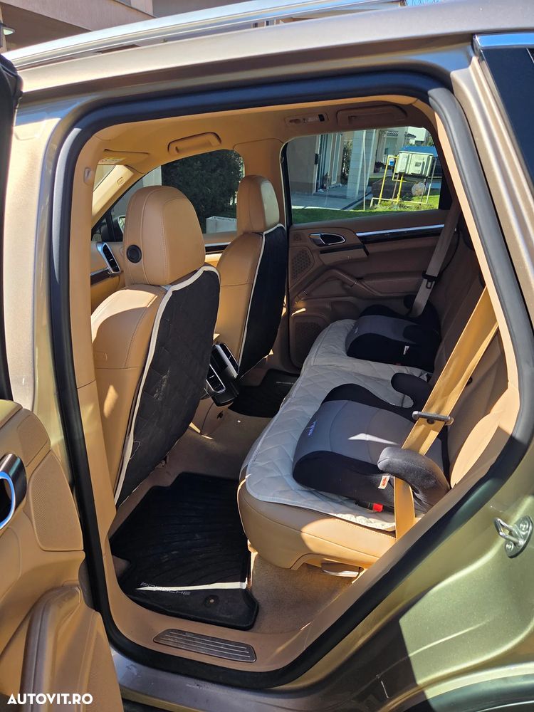 Porsche Cayenne 3.0 L - 8