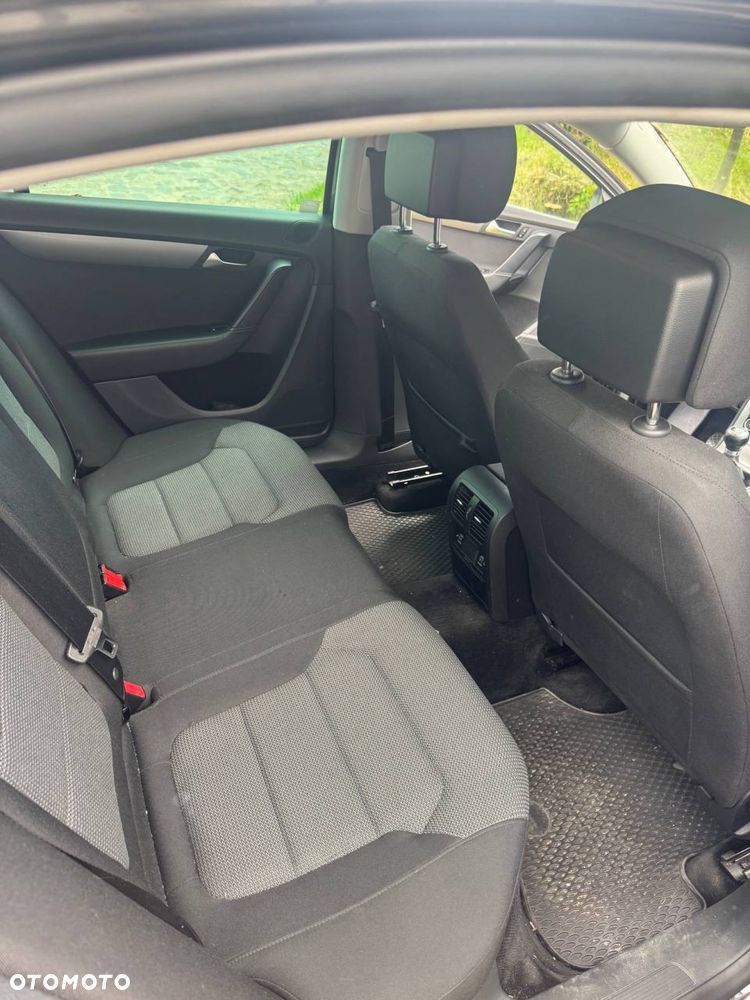 Volkswagen Passat - 8