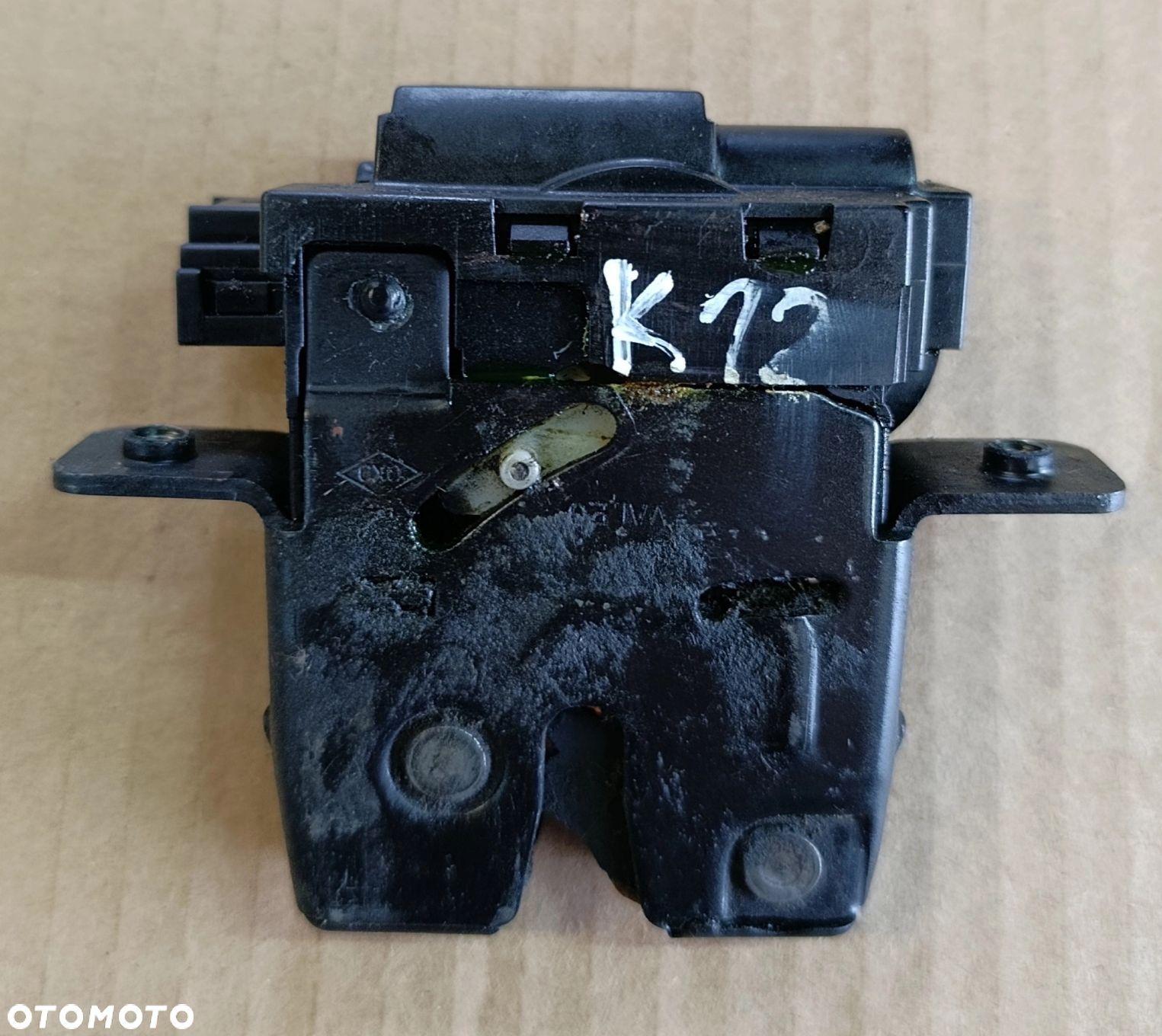 Micra K12 zamek klapy Nissan - 1