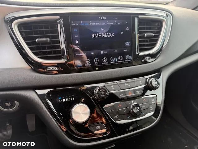 Chrysler Pacifica - 17