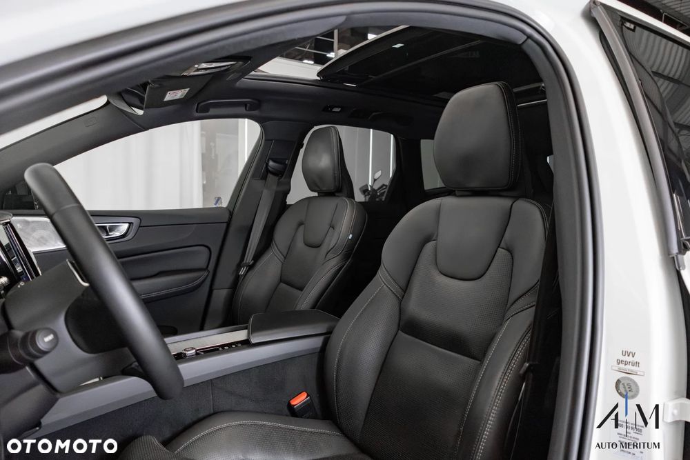 Volvo XC 60 B5 D AWD Ultimate Dark - 21