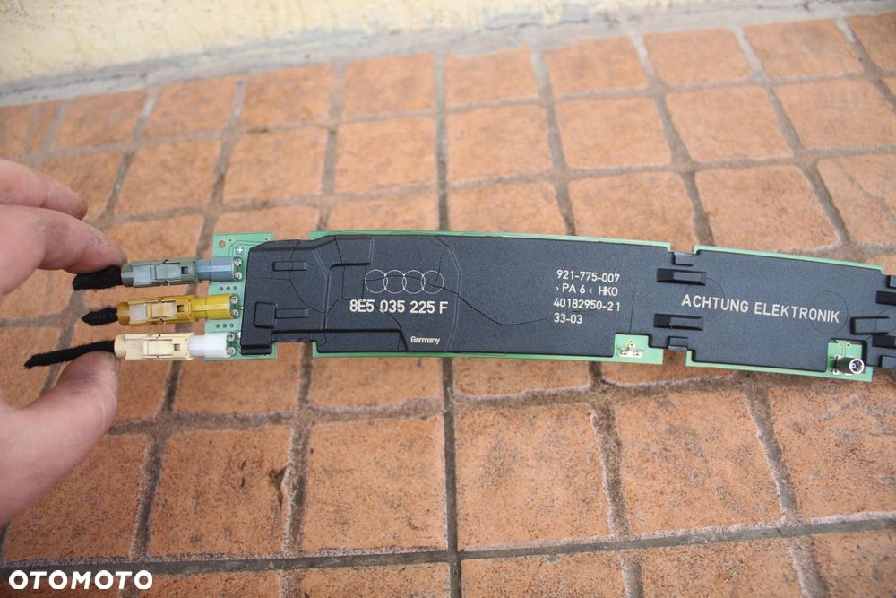 WZMACNIACZ ANTENY AUDI A4 B6 8E5035225F - 2
