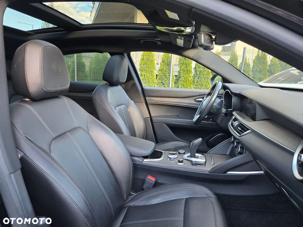 Alfa Romeo Stelvio 2.0 Turbo 16V AT8-Q4 Ti - 31