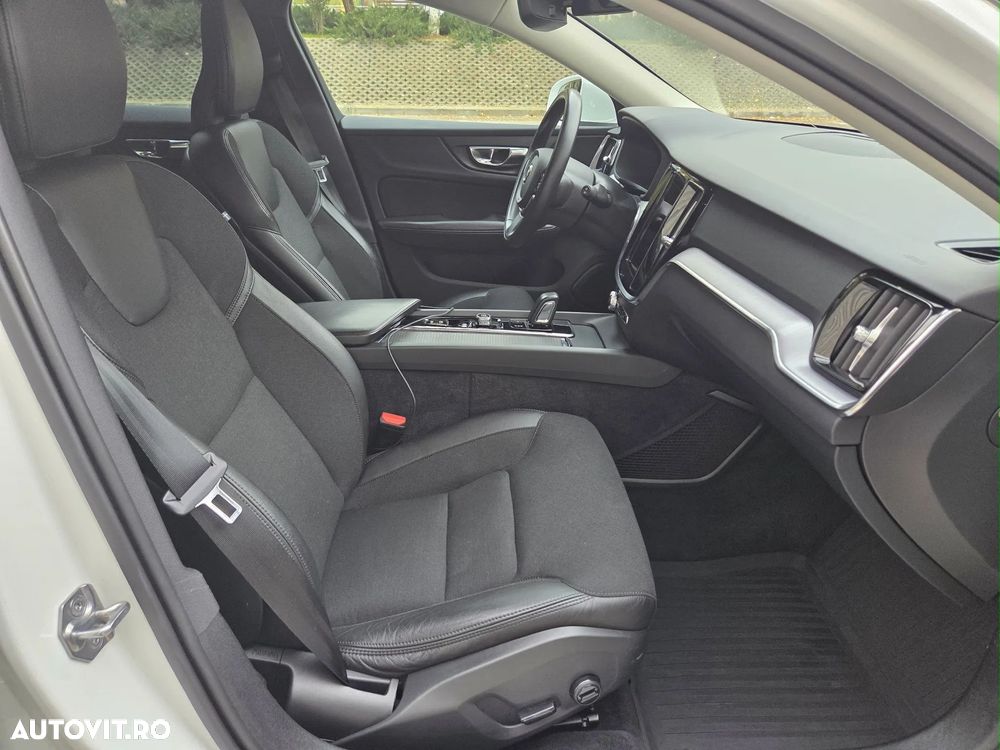 Volvo V60 B4 MHEV AT8 FWD Momentum Pro - 16