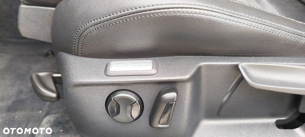 Volkswagen Passat 2.0 TDI SCR DSG Highline - 33
