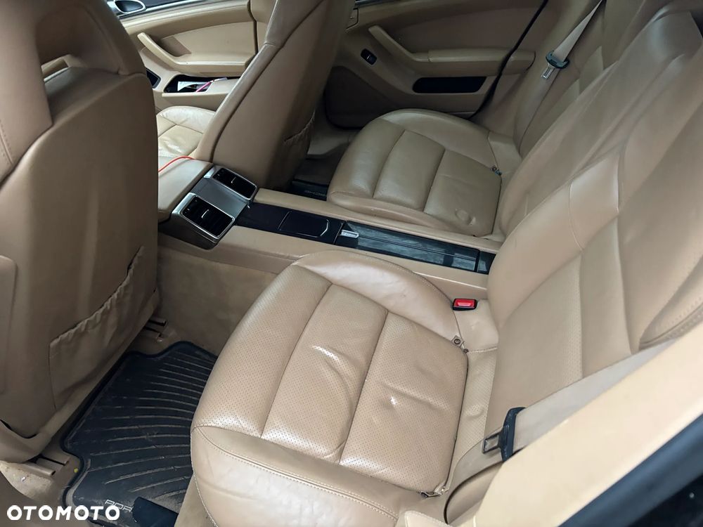 Porsche Panamera PDK Platinum Edition - 3