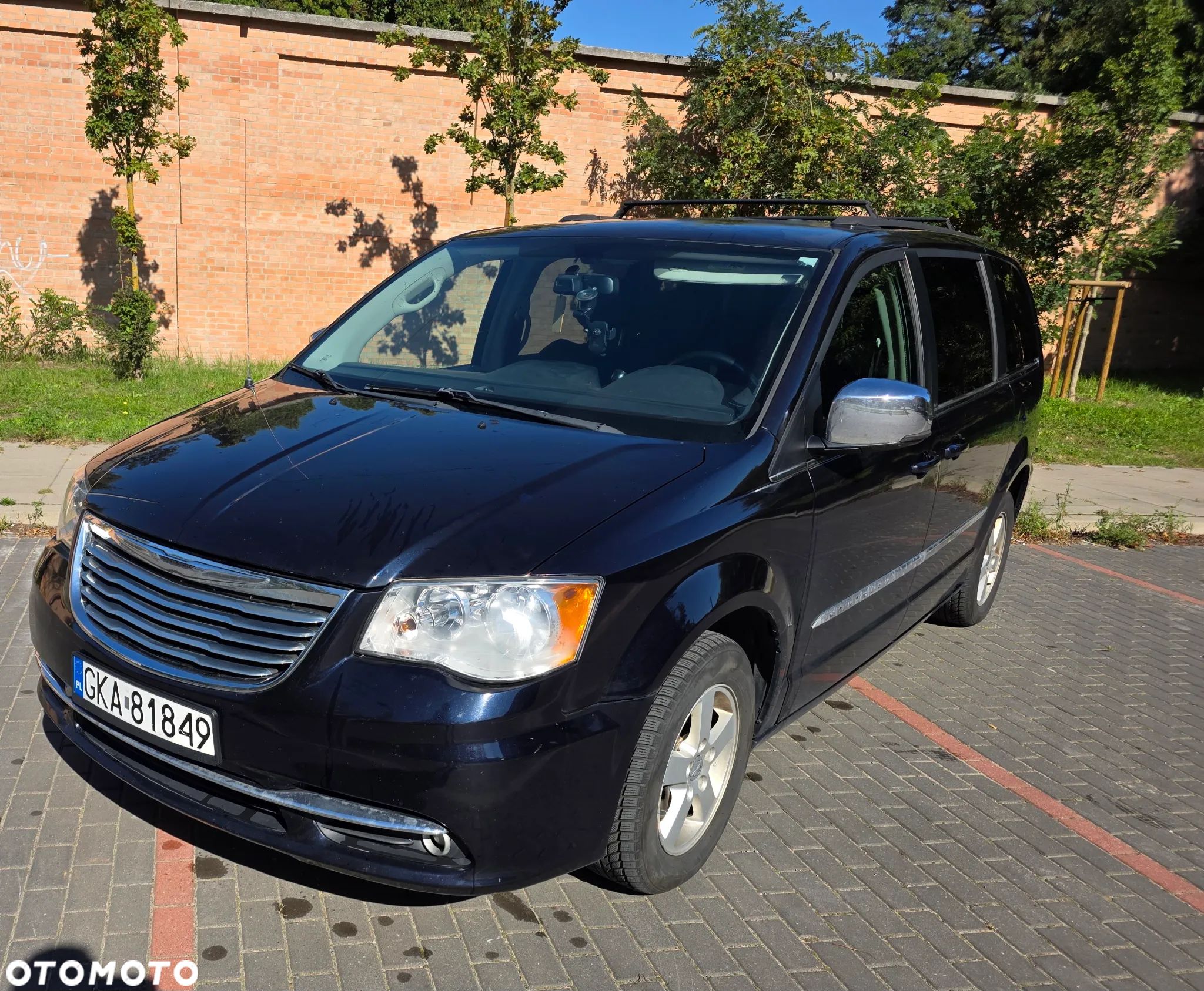 Chrysler Town & Country - 1