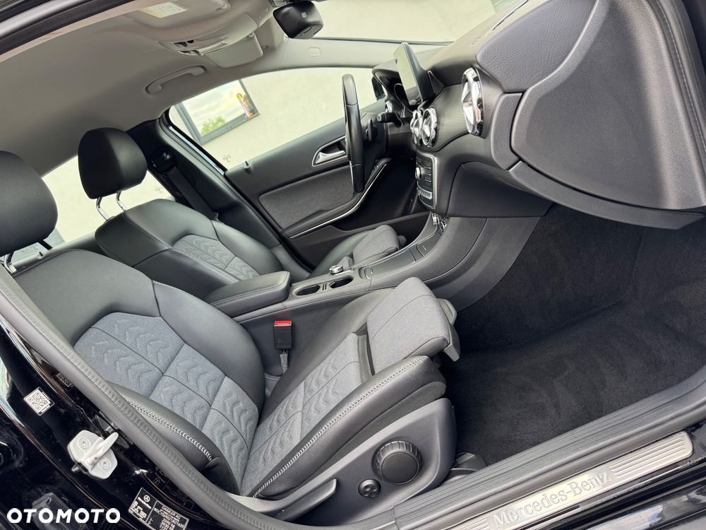 Mercedes-Benz GLA 200 d 4Matic 7G-DCT - 22