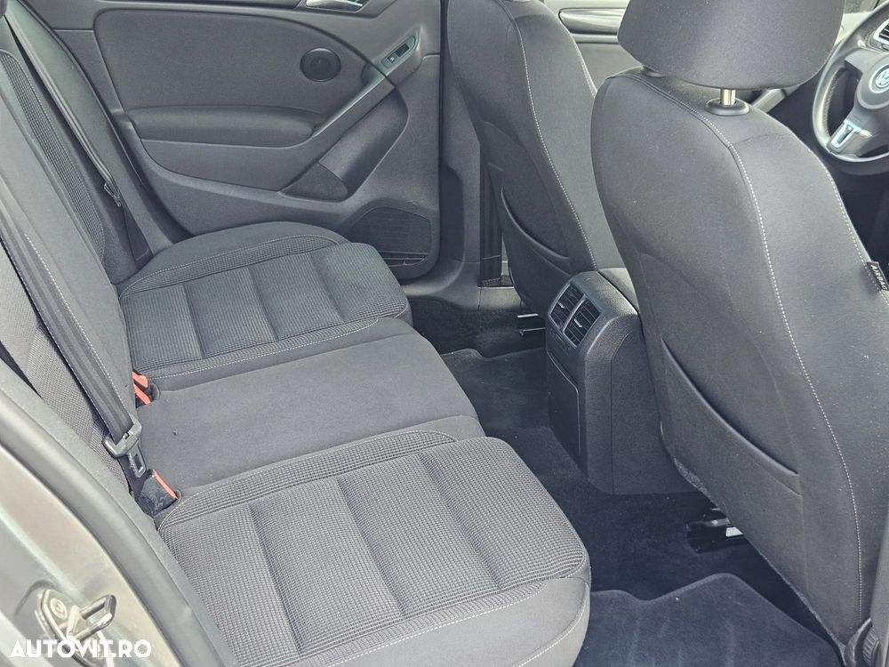 Volkswagen Golf - 6