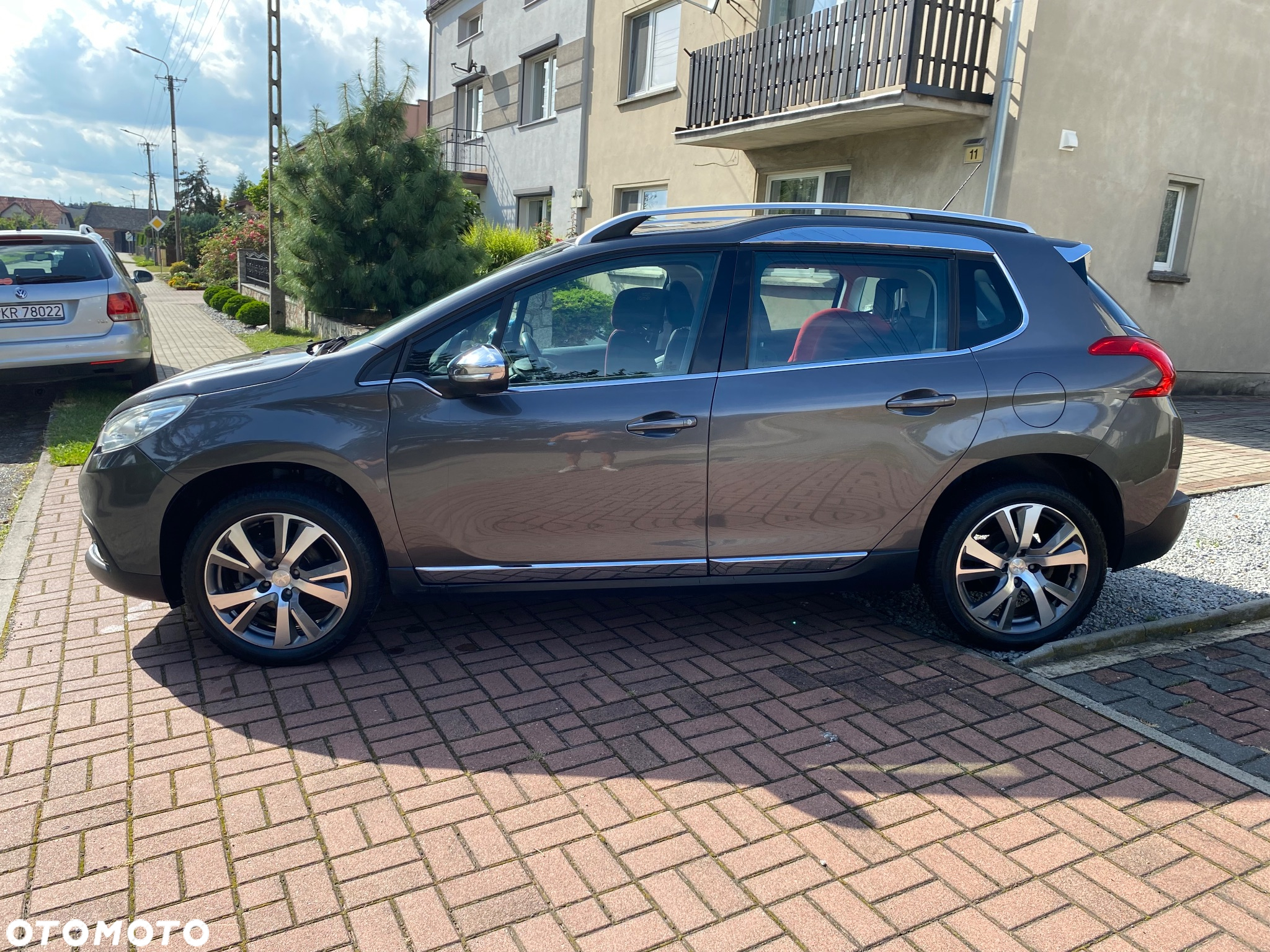 Peugeot 2008 1.6 e-HDi Allure S&S - 8