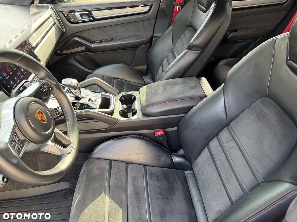 Porsche Cayenne Coupe GTS - 8