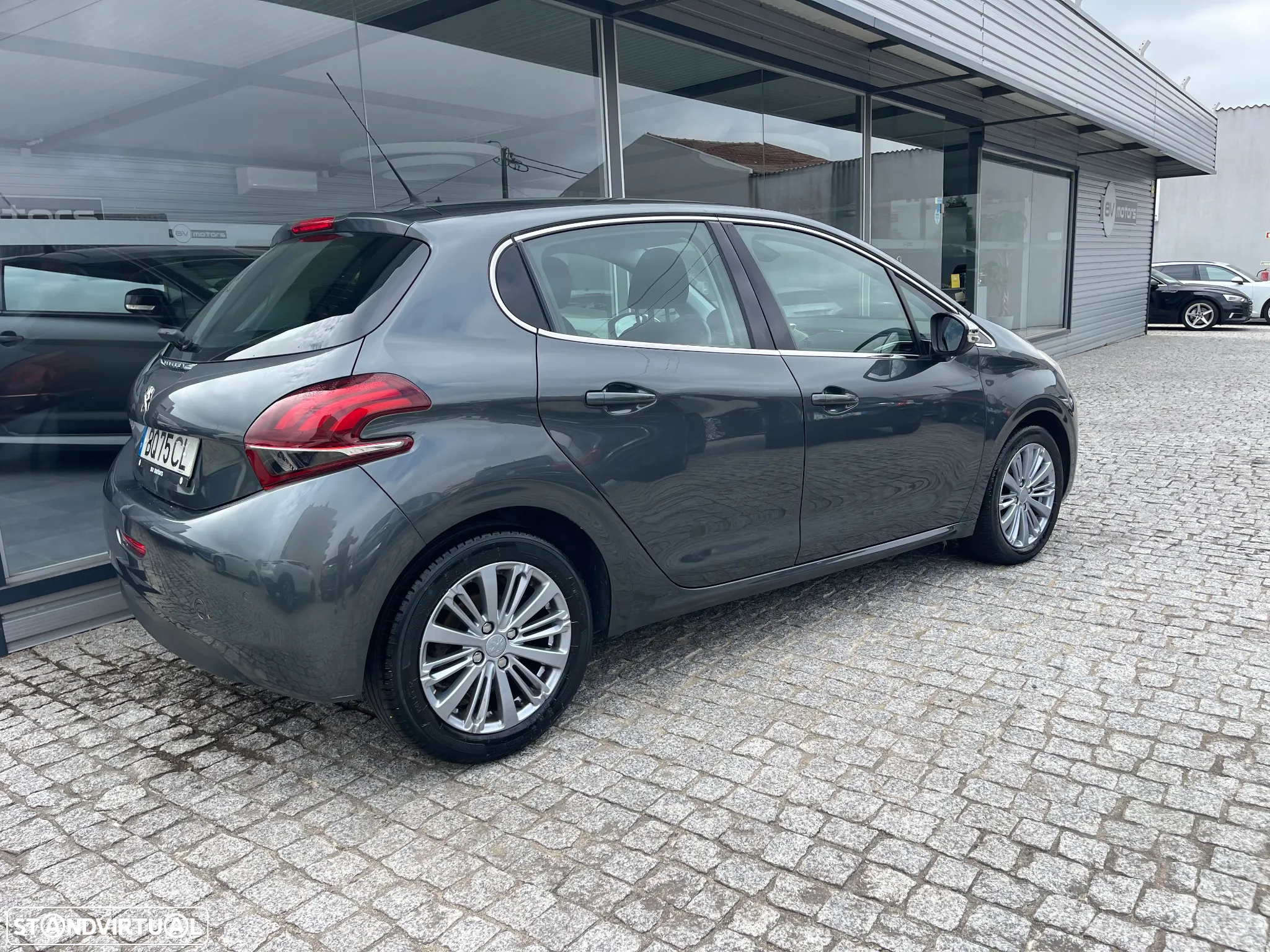 Peugeot 208 1.2 PureTech Allure - 12