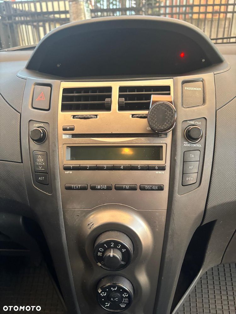 Toyota Yaris 1.33 Luna - 24