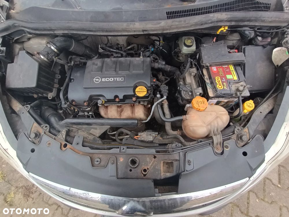 Opel Corsa 1.2 16V Cosmo - 4