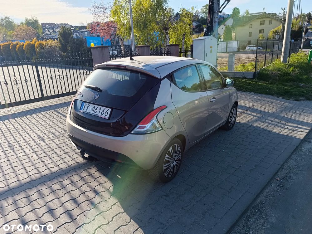 Lancia Ypsilon 1.2 8V Elefantino S&S - 3