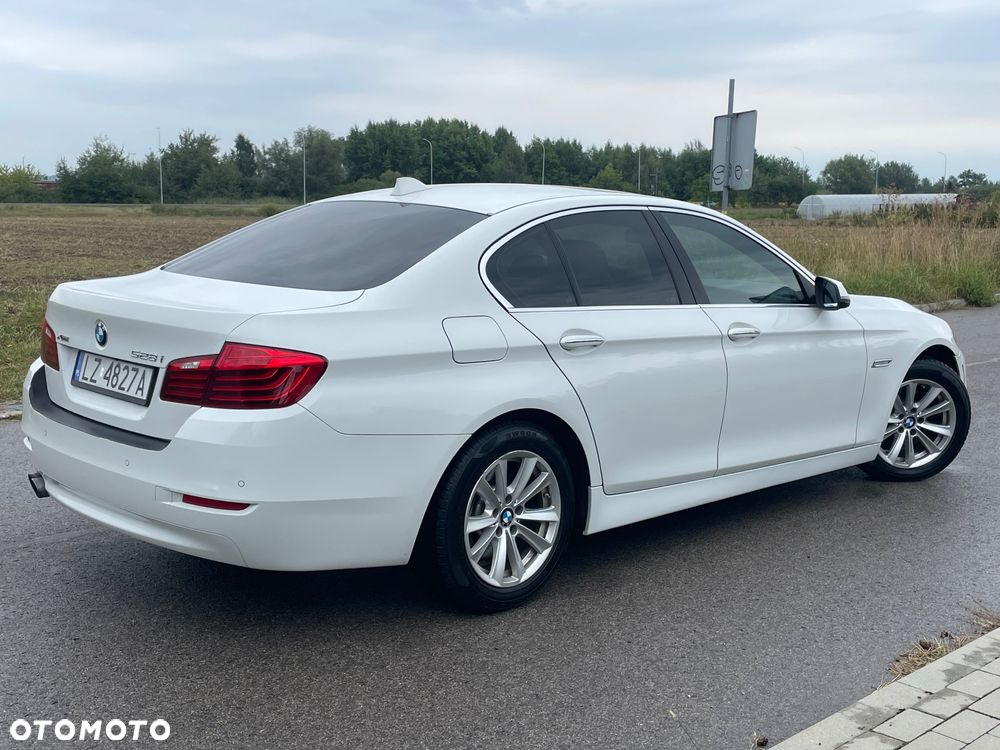 BMW Seria 5 528i xDrive Luxury Line - 4