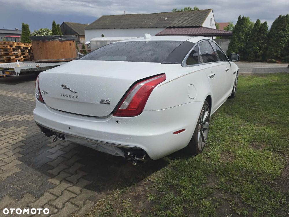 Jaguar XJ 3.0 T LWB Premium Luxury - 4