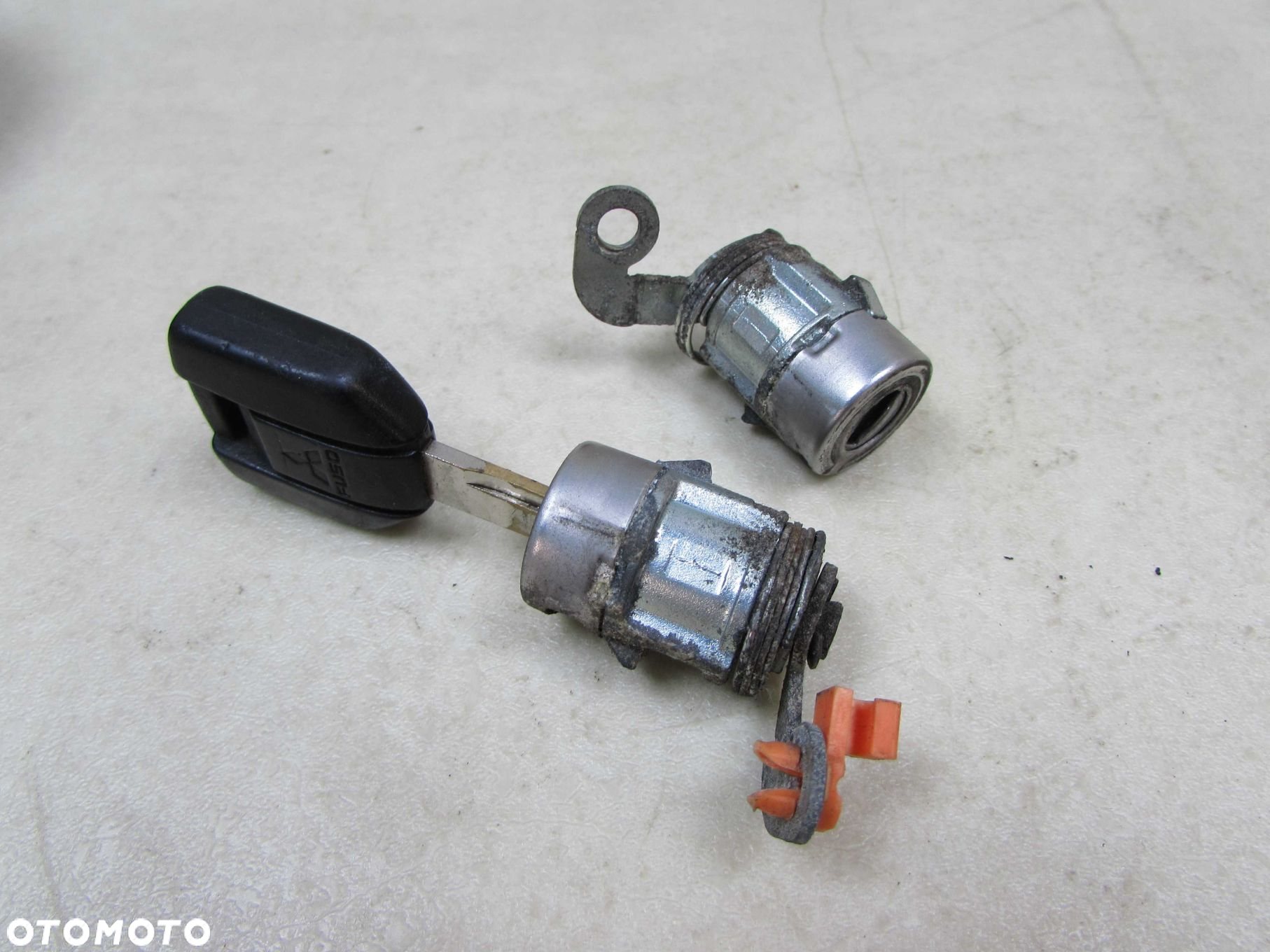 MITSUBISHI CANTER FUSO 7C15 E6 13- WKLADKA ZAMKA KLUCZYK KOREK WLEWU PALIWA KPL - 5