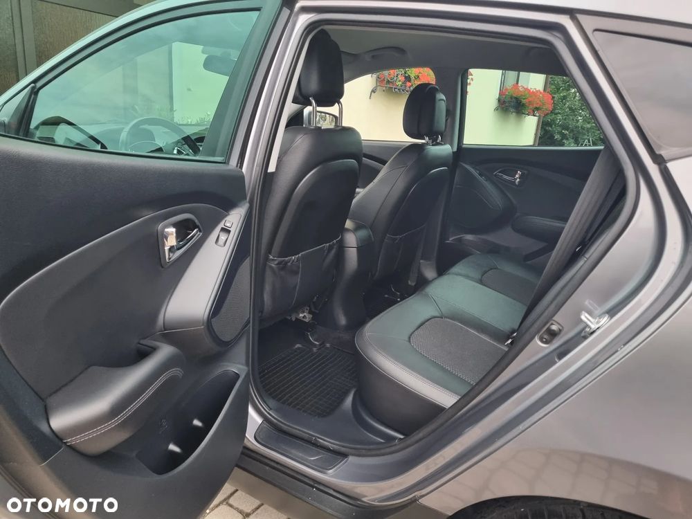 Hyundai ix35 2.0 CRDi 4WD Fifa World Cup Gold Edition - 13