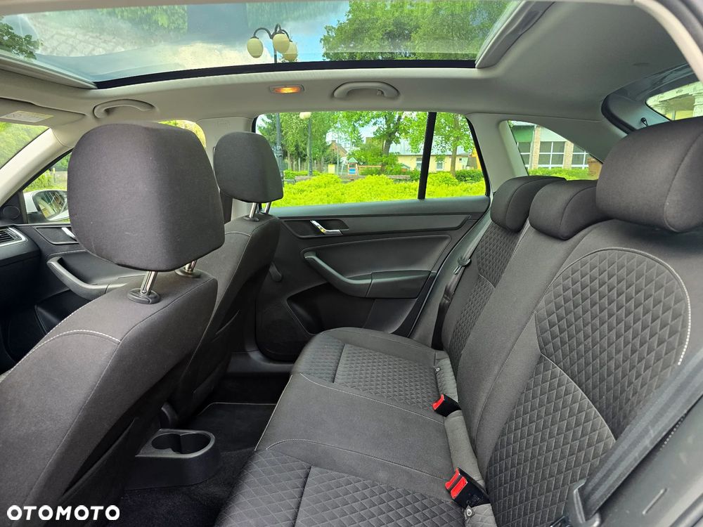 Skoda RAPID 1.2 TSI Green tec Edition - 25